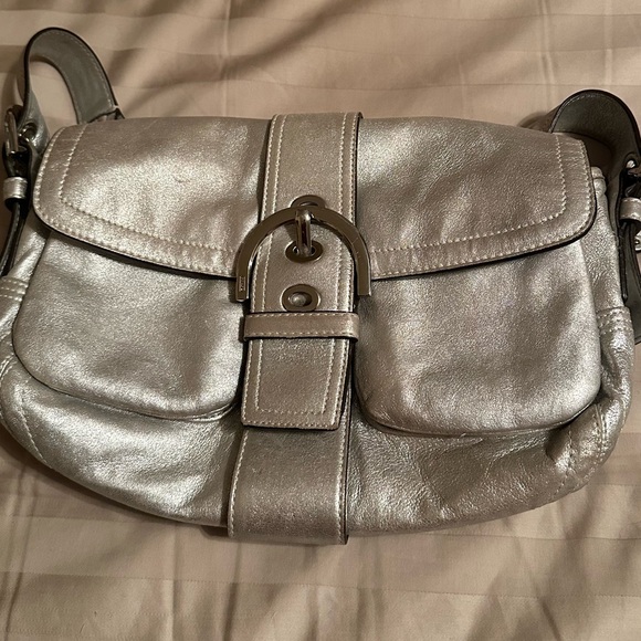 Rare silver leather buckle coach shoulder bag - Picture 5 of 14